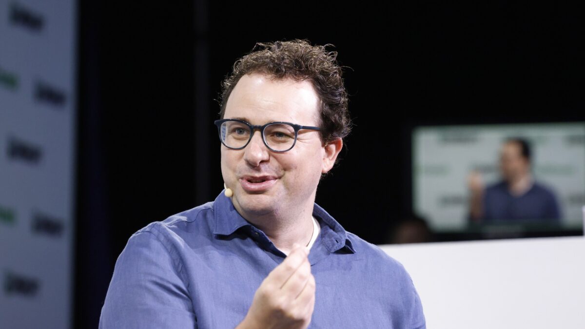 The Rise of the Agent Economy: How OpenAI, Anthropic, and Google Are Breaking Walled Gardens with Cross-Agent Protocols Anthropic CEO Dario Amodei on cross-platform AI agent interoperability and the Model Context Protocol